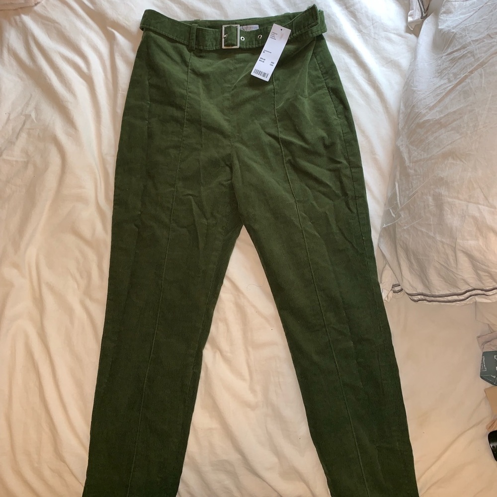 Green highwaisted corduroy pants|URBAN OUTFITTERS